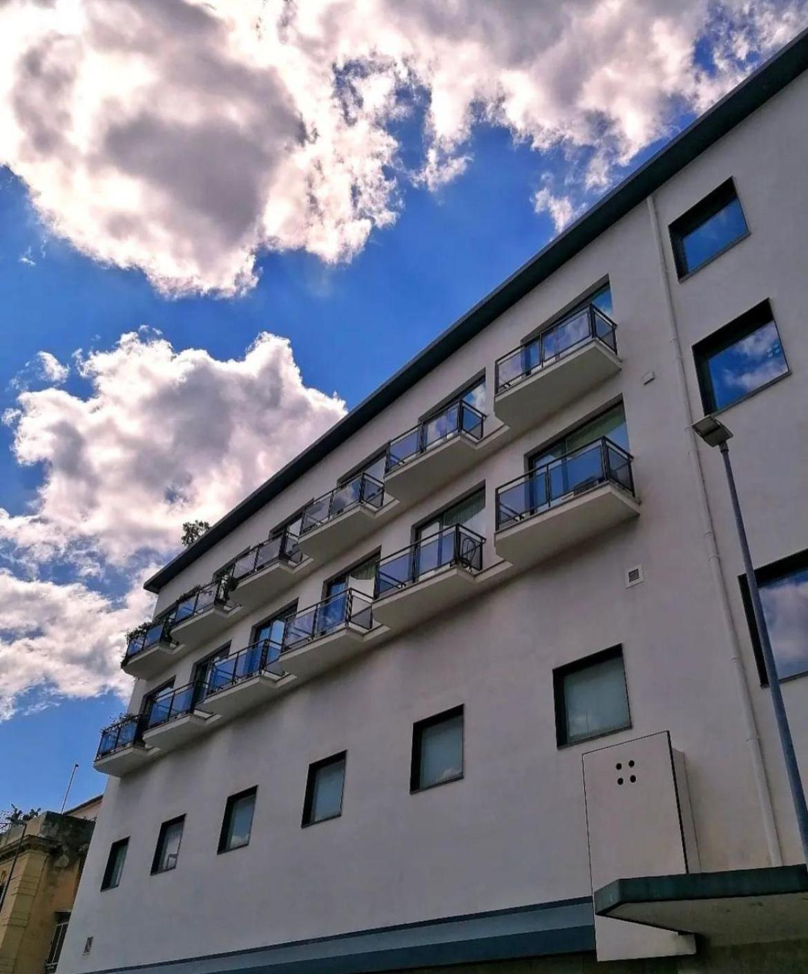 Hotel Cineapollo - Ogni Camera Un Film! 墨西拿 外观 照片